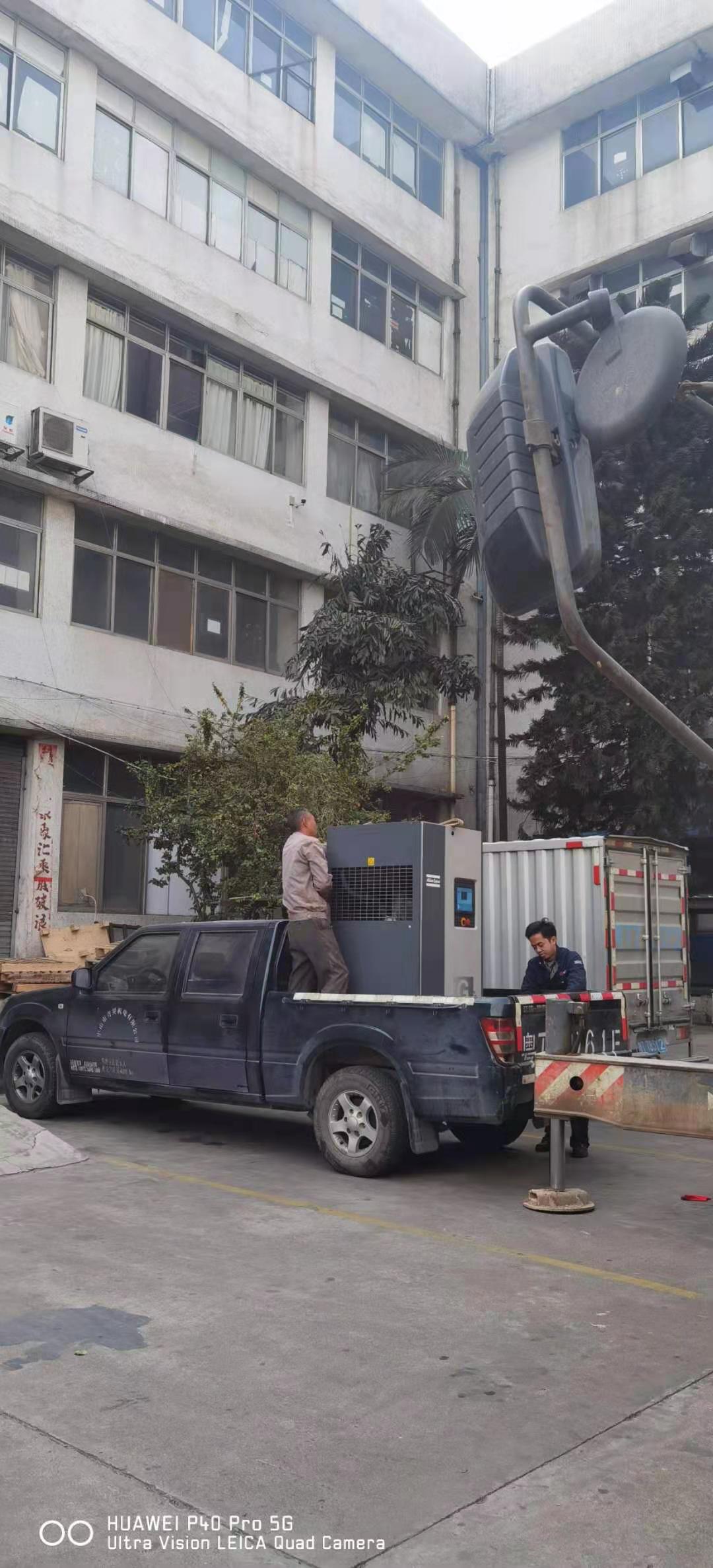 科雅員工休息日也馬不停蹄，淘汰落后機器，對設備進行維修保養(yǎng)